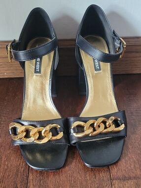 NWOT Nine West Black Leather Block Heel Sandals with Gold Chain Accent Size 8.5